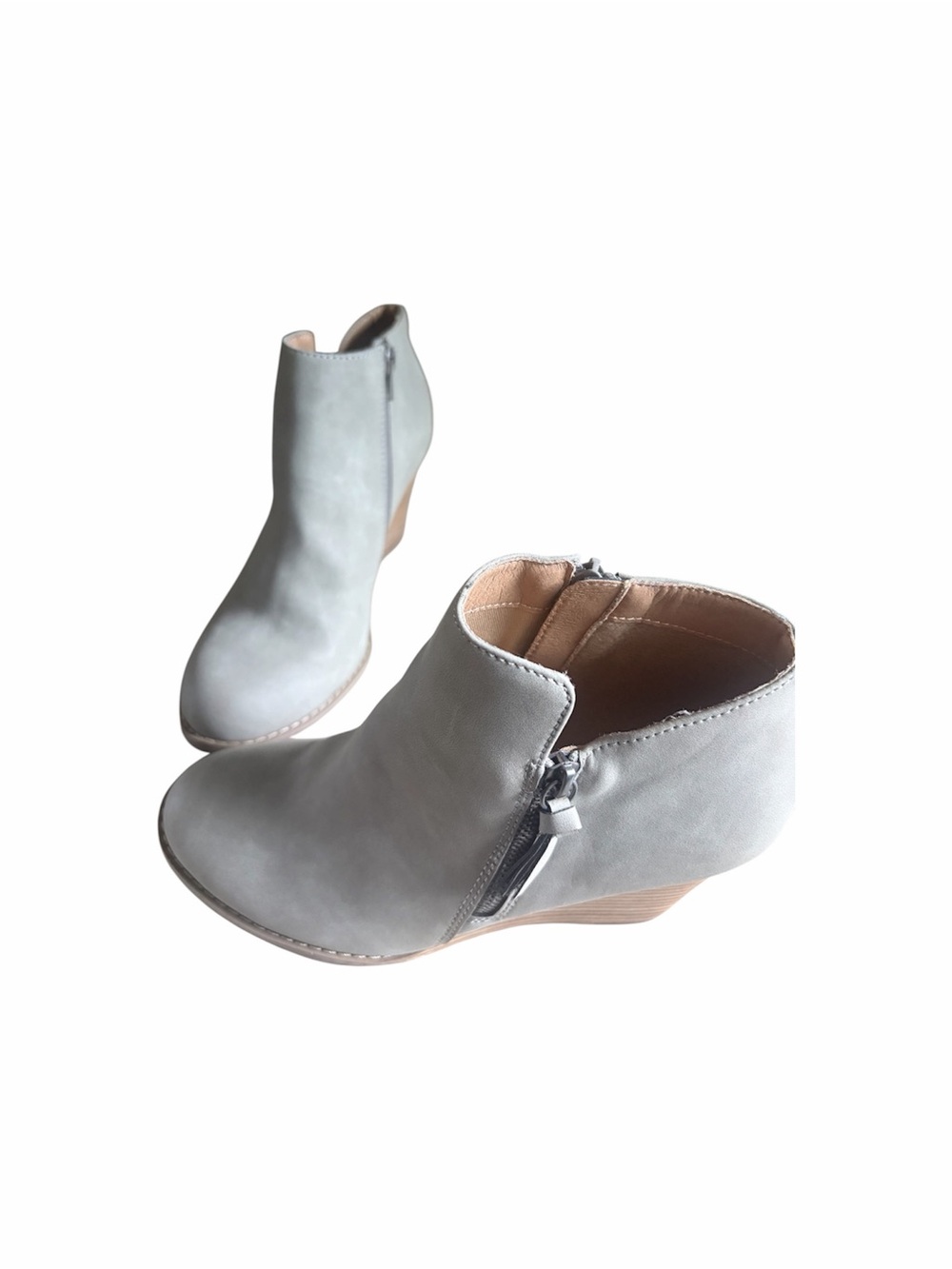 Report Women's Light Gray Suede Ankle Boots
